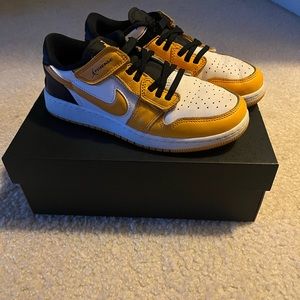 Jordan Big Kids' 1 Low FlyEase Shoes, 6